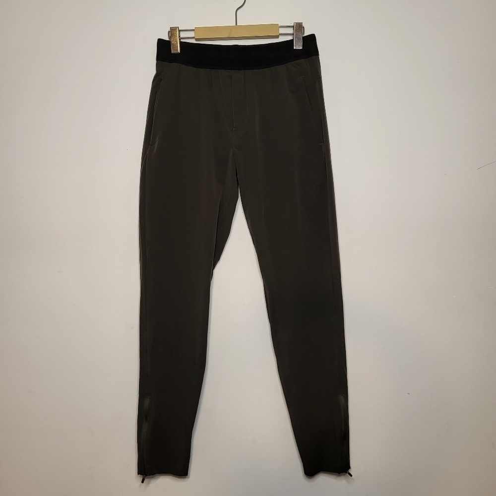 Frank and Oak Army Green Jogger Size XS